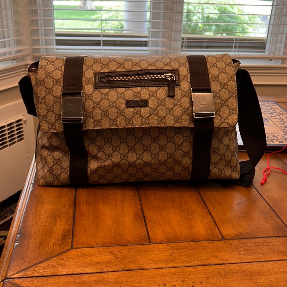 Authentic Gucci Beige Canvas Messenger Bag